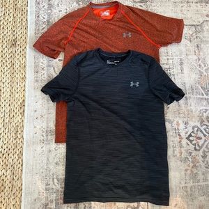 Under Armour bundle of shirts size sm